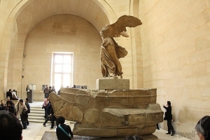the-winged-victory-of-samothrace-louvre-paris